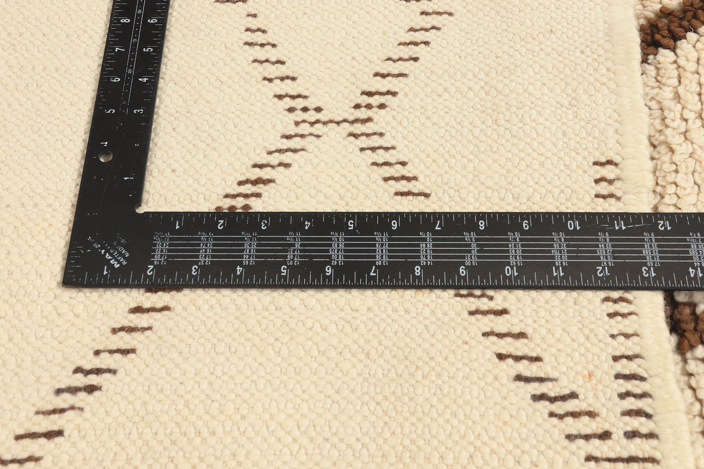6 x 8 - Ivory Vintage Azilal Moroccan Rug - 22033