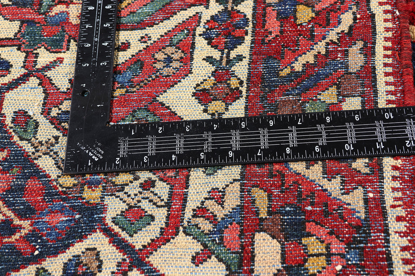 14 x 23 - Red Antique Persian Bakhtiari Rug - 79706