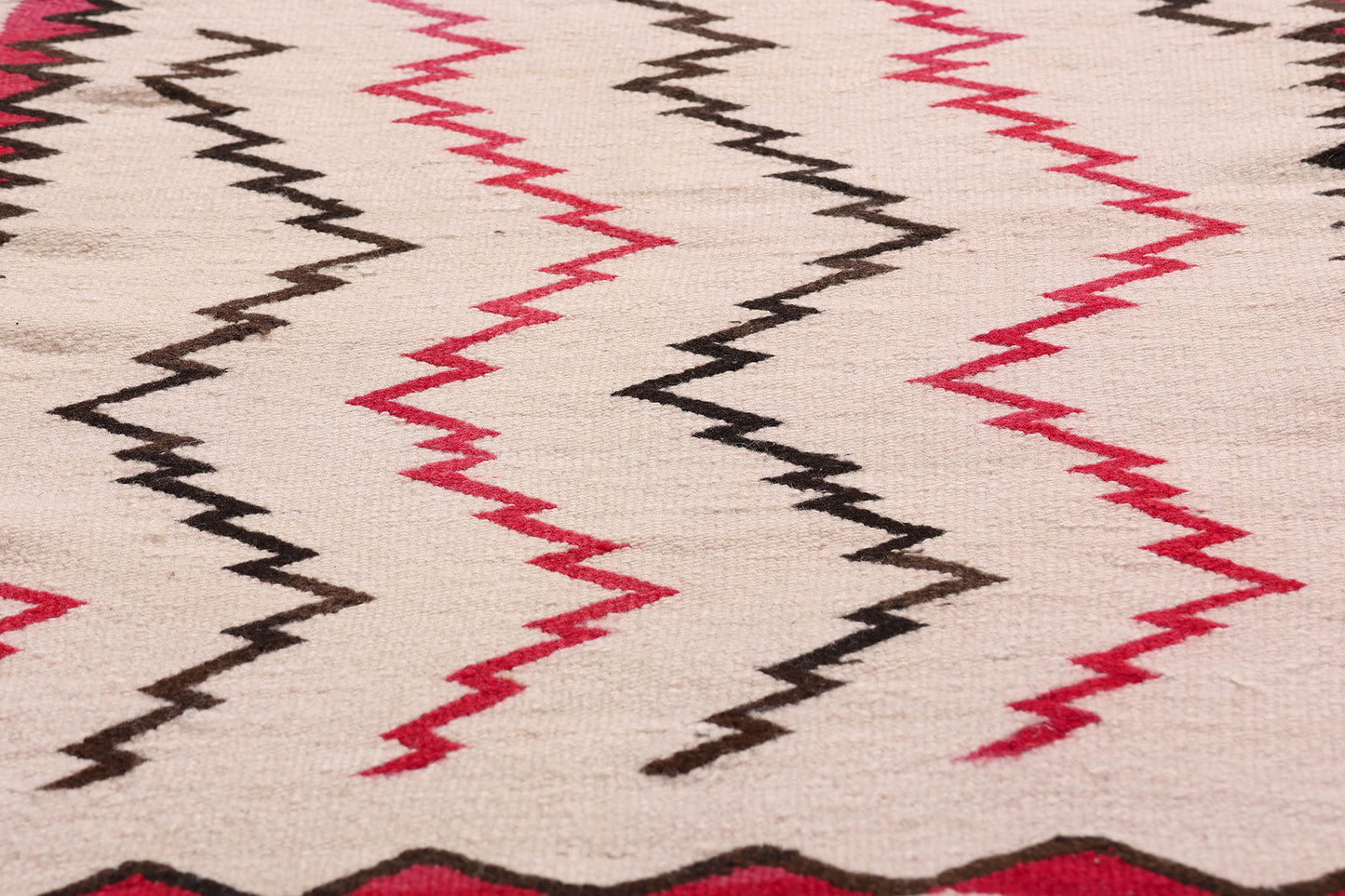 2 x 4 Antique Eye Dazzler Navajo Rug 79223