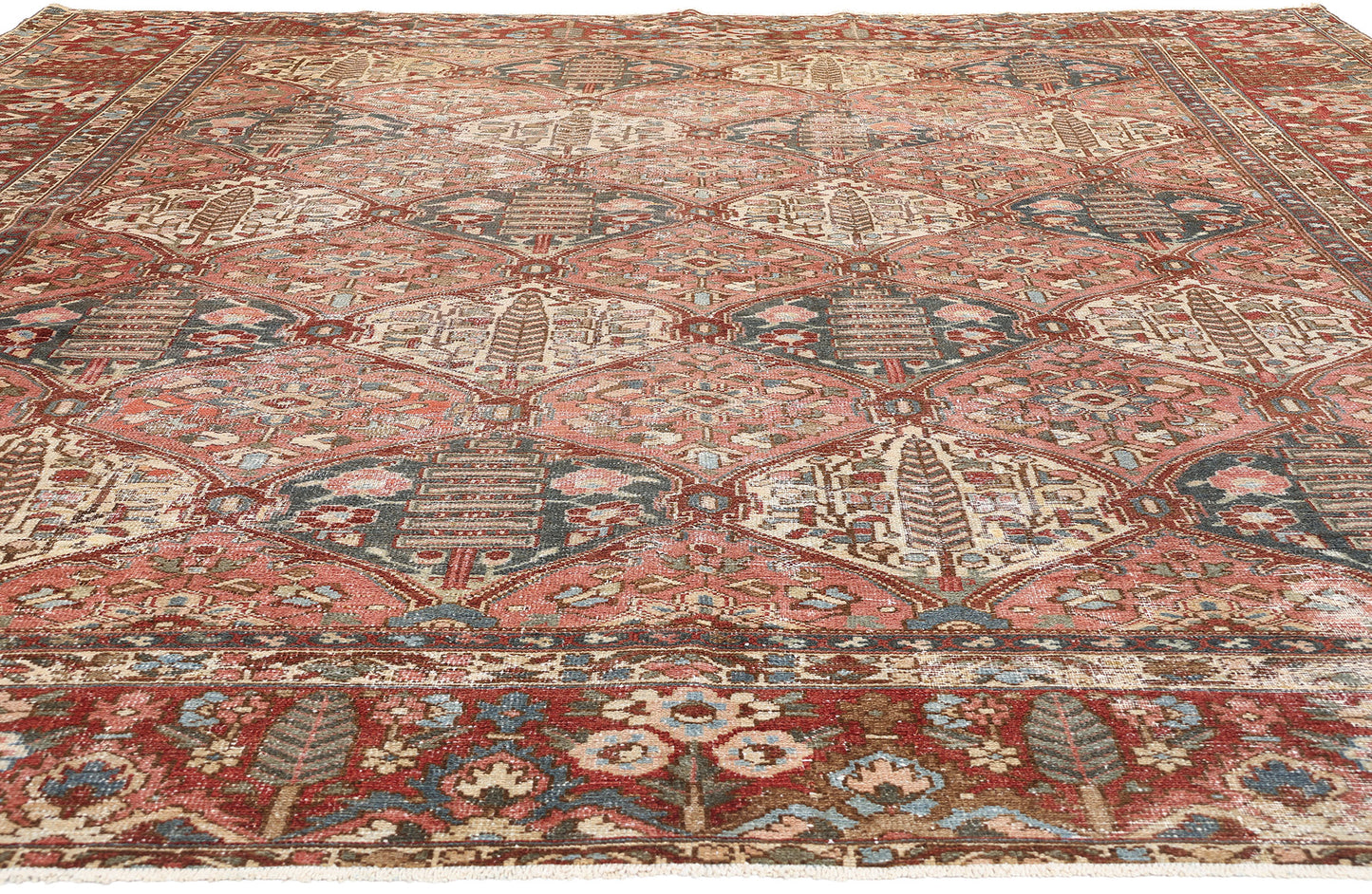 10 x 13 Antique Persian Bakhtiari Rug 61350