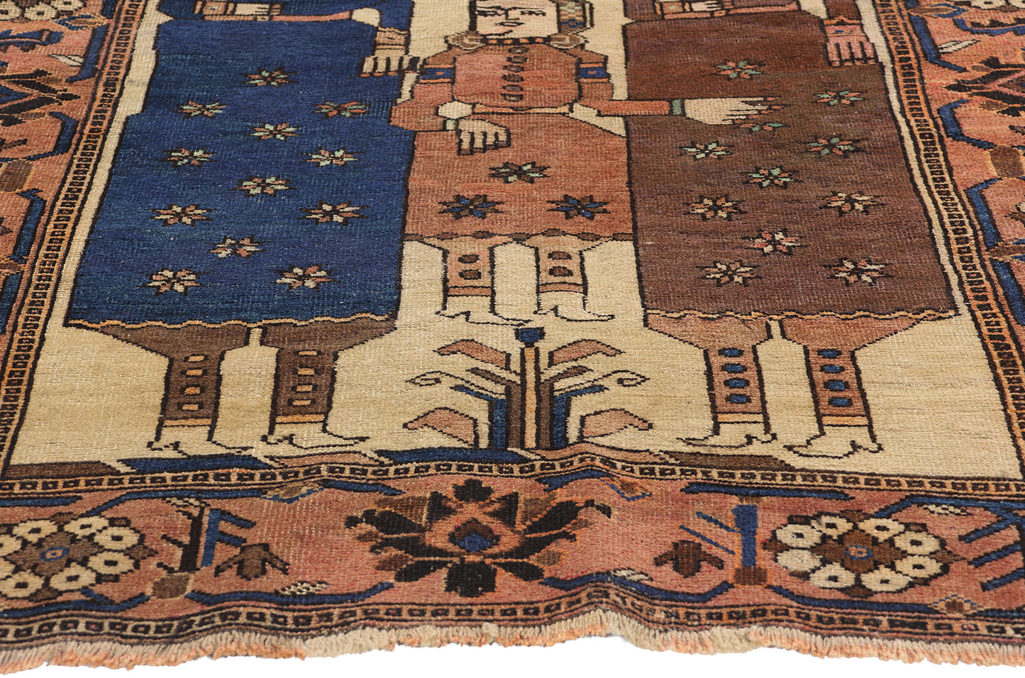 4 x 6 Vintage Persian Shiraz Pictorial Rug 79097