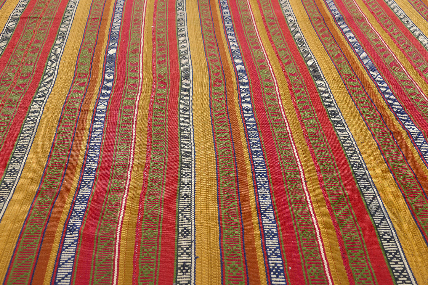 8 x 10 Vintage Persian Moharramat Qashqai Kilim Rug 61360