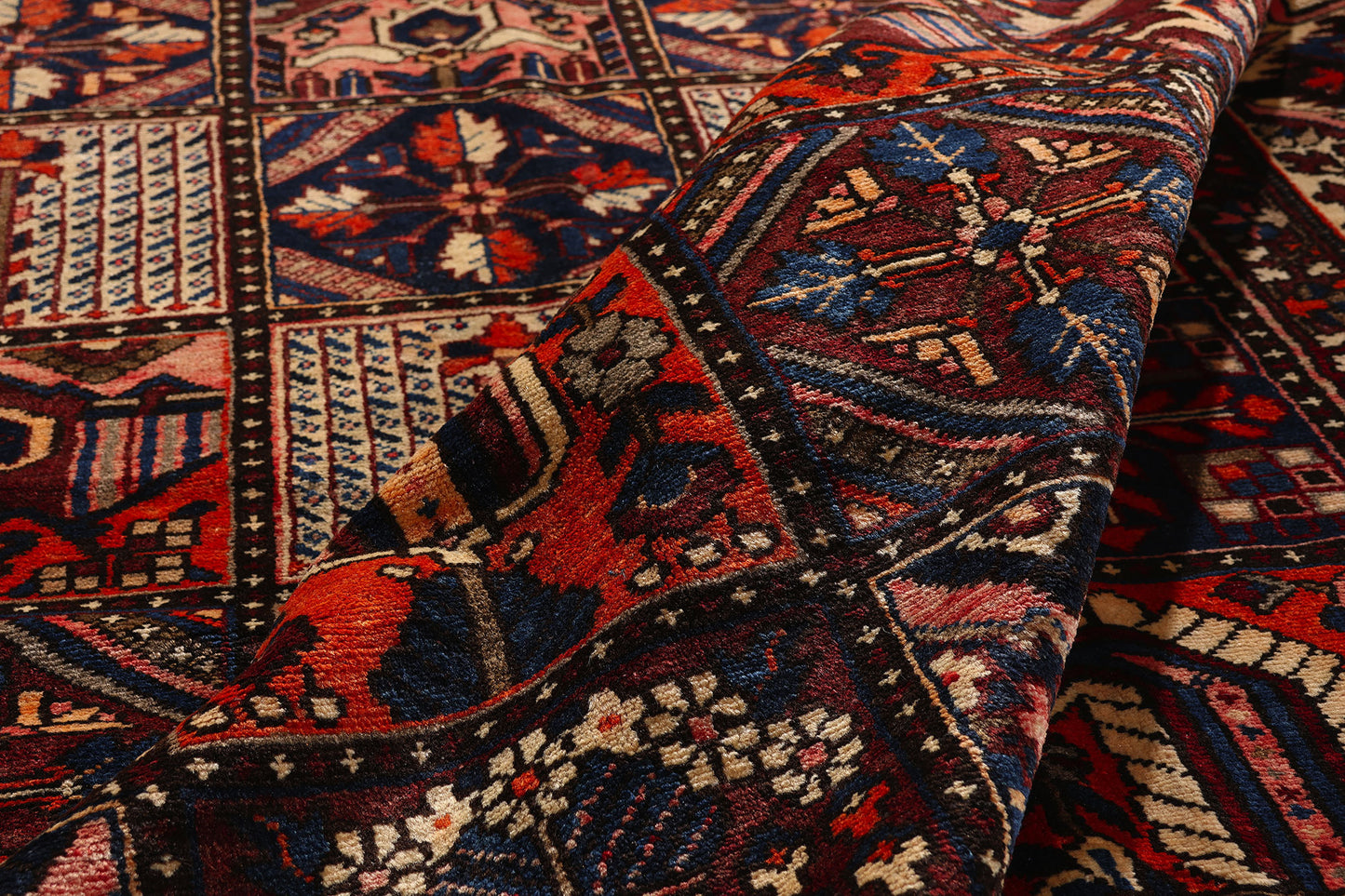 11 x 13 Vintage Persian Bakhtiari Rug 61416