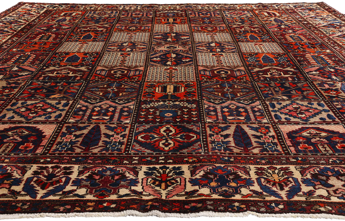 11 x 13 Vintage Persian Bakhtiari Rug 61416