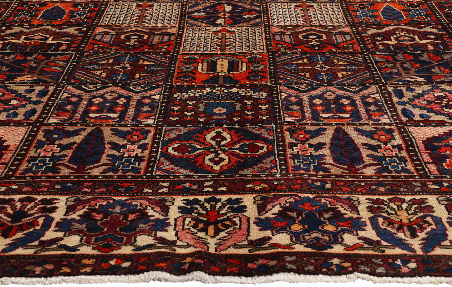 11 x 13 Vintage Persian Bakhtiari Rug 61416