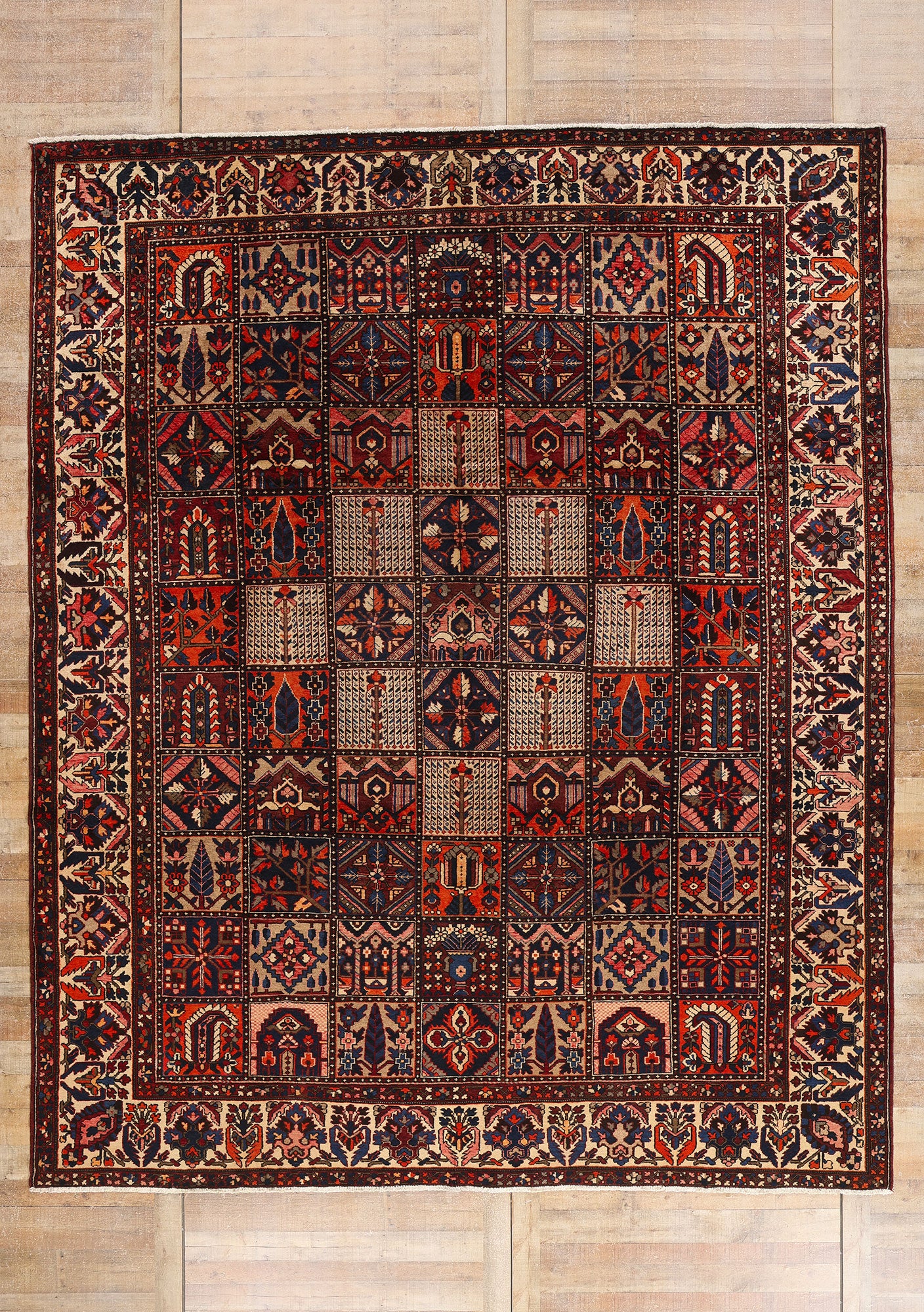 11 x 13 Vintage Persian Bakhtiari Rug 61416