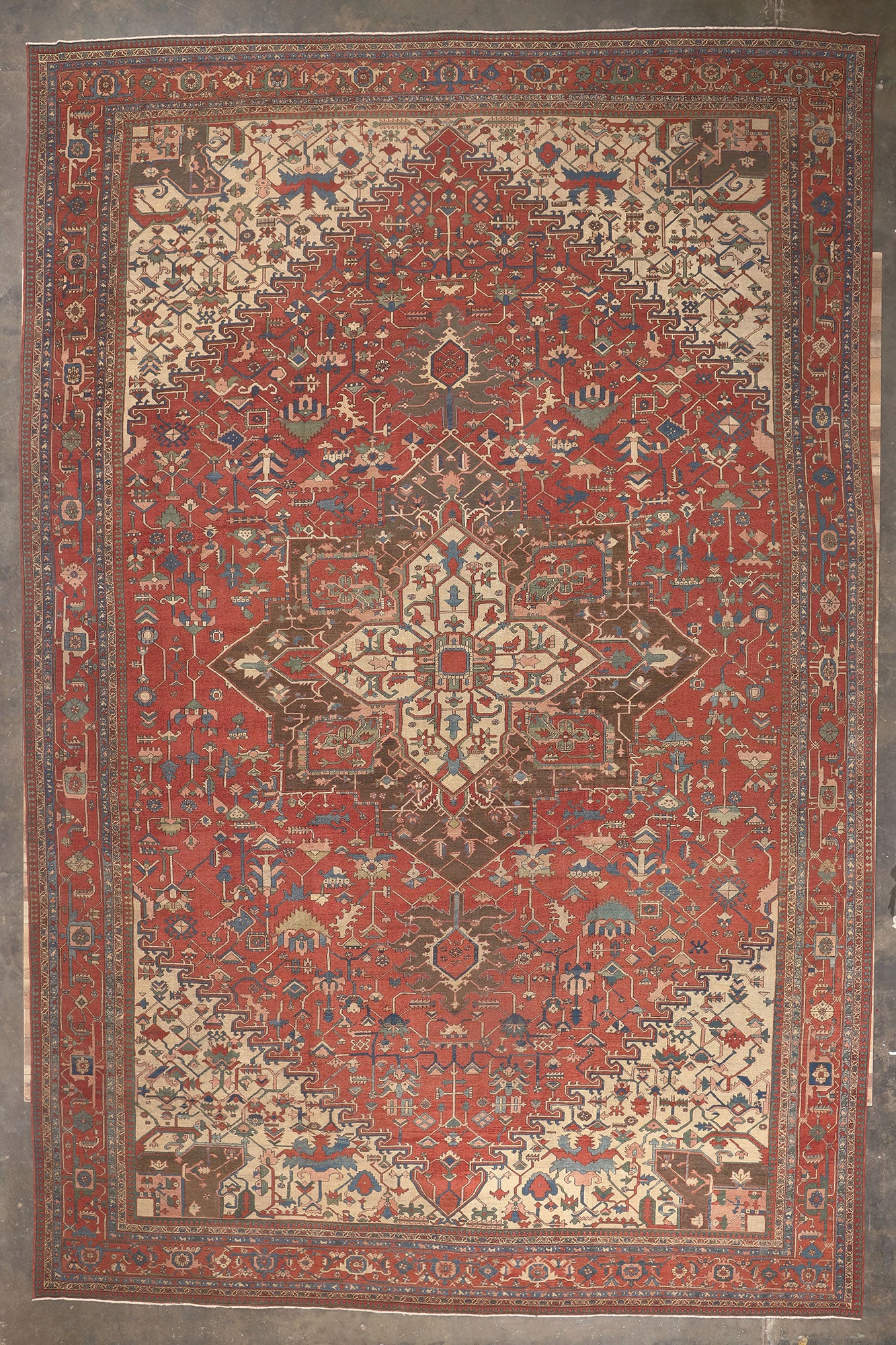 16 x 24 Antique Persian Serapi Rug 77525