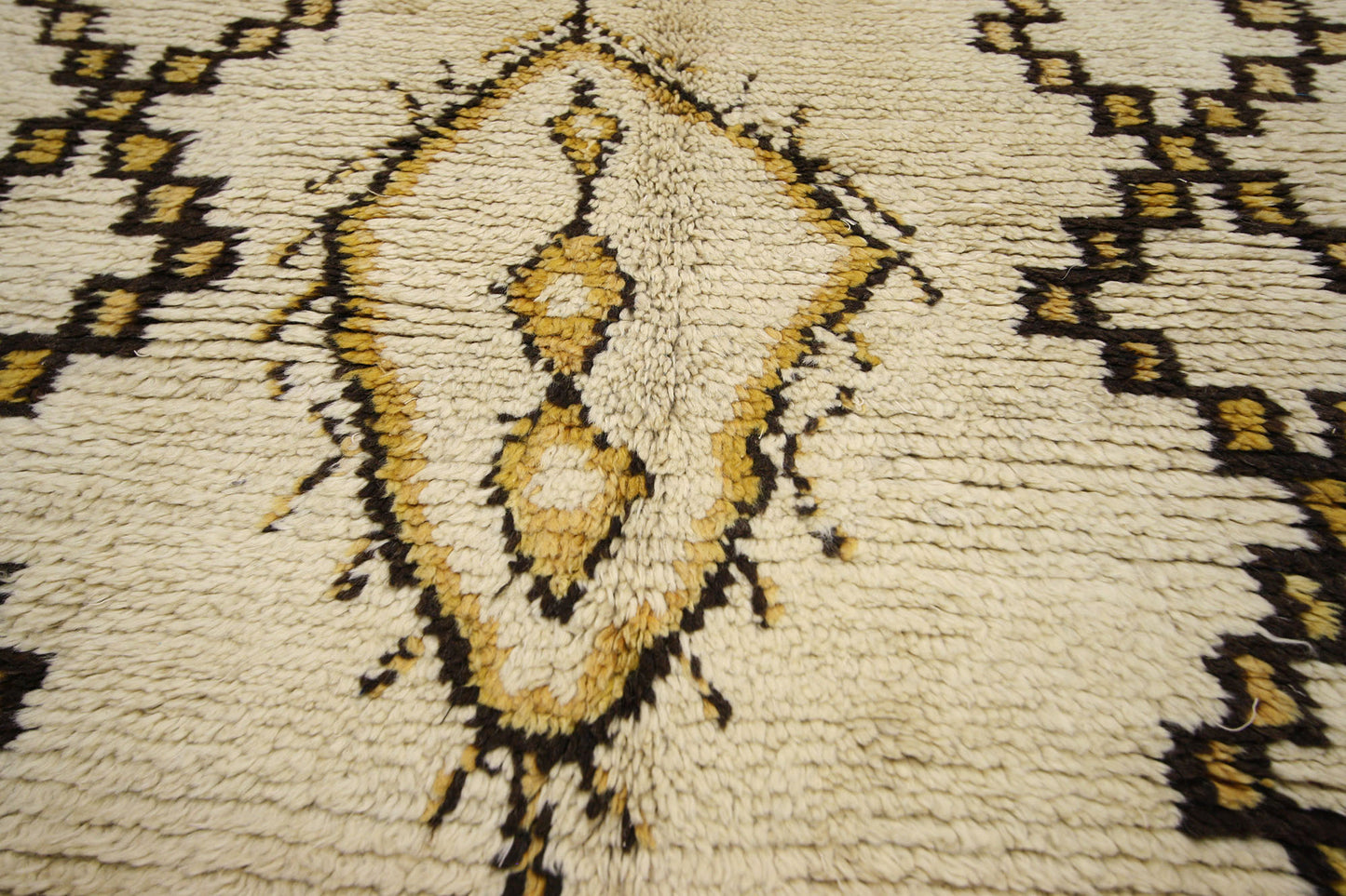 4 x 6 Vintage Moroccan Azilal Rug 20094