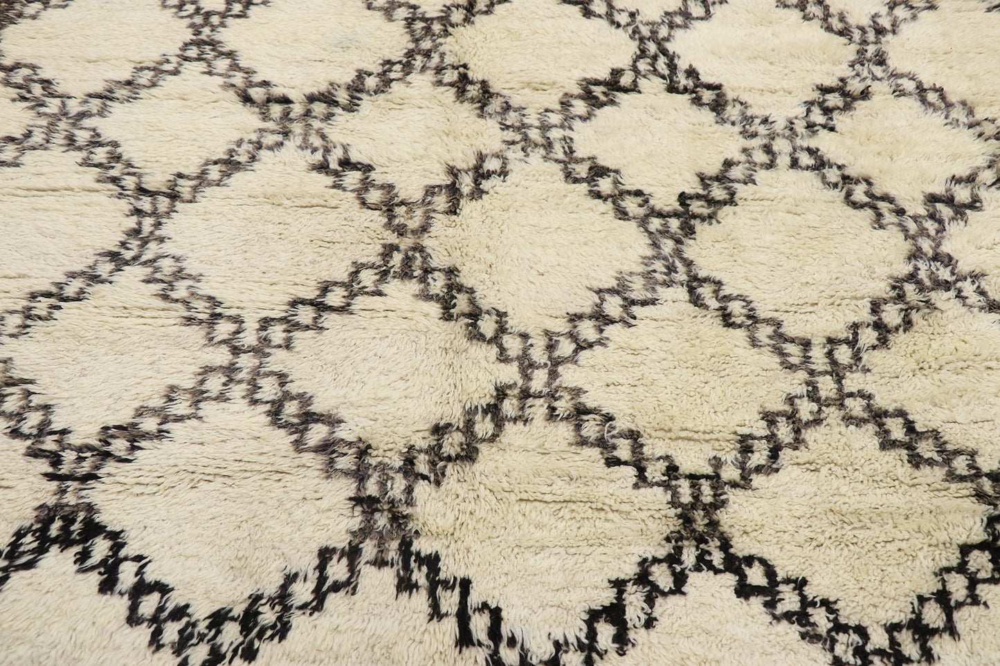 6 x 11 Vintage Moroccan Beni Ourain Rug 21366