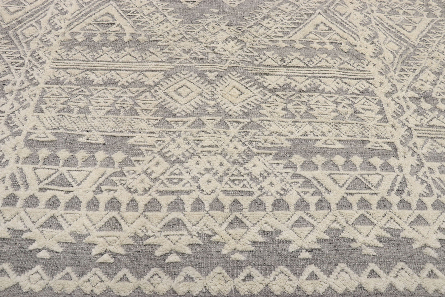 8 x 10 Contemporary High-Low Rug 30557