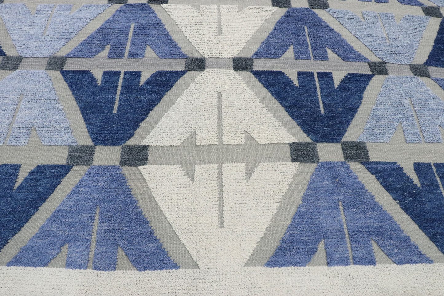 10 x 15 Geometric High-Low Rug 30558