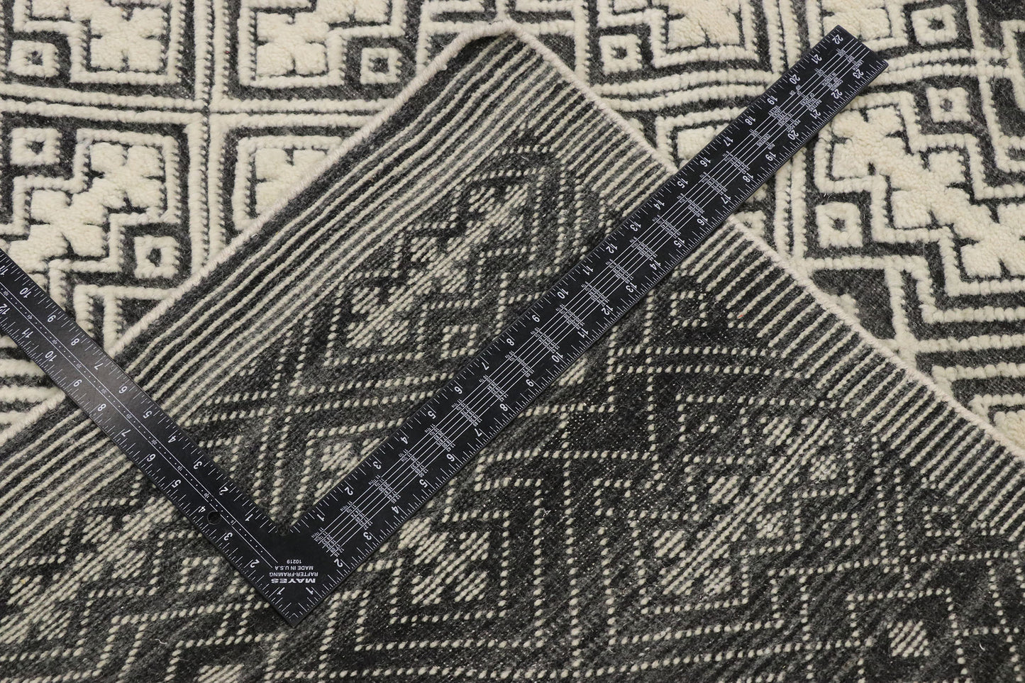 8 x 10 Contemporary High-Low Rug 30614