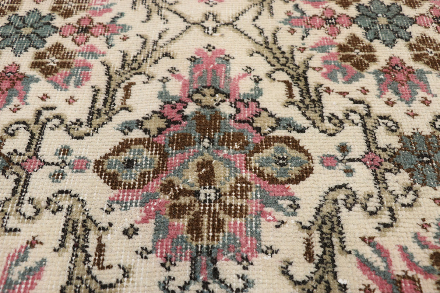 6 x 10 Zeki Muren Vintage Turkish Sivas Rug 52573
