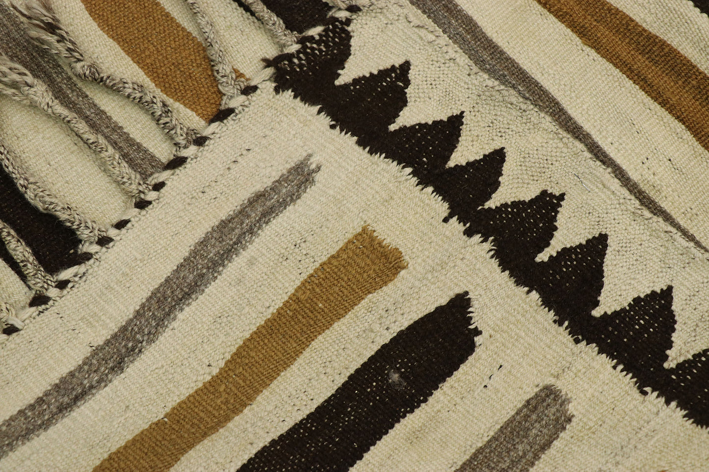 4 x 11 Vintage Turkish Kilim Runner 53136