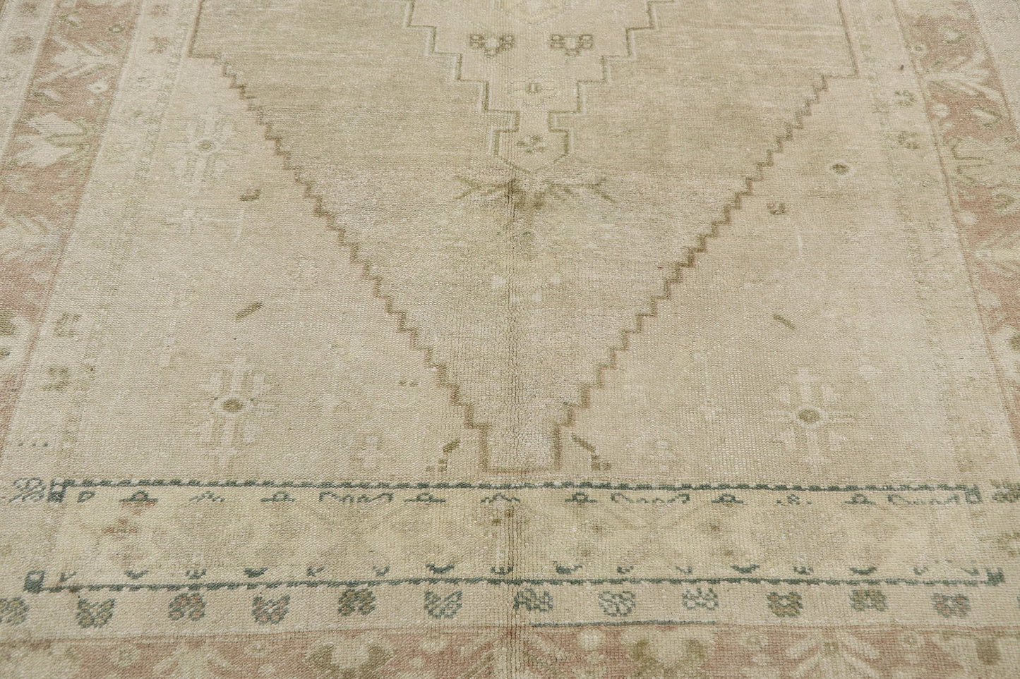 5 x 9 Vintage Turkish Oushak Rug 53624