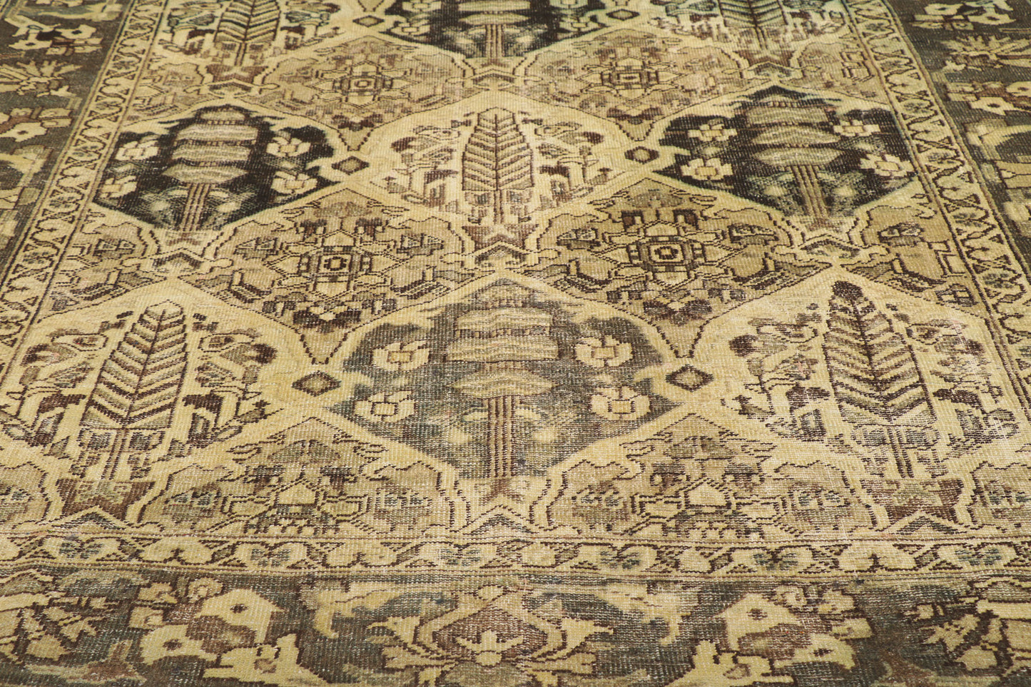 6 x 11 Vintage Persian Bakhtiari Rug 53751