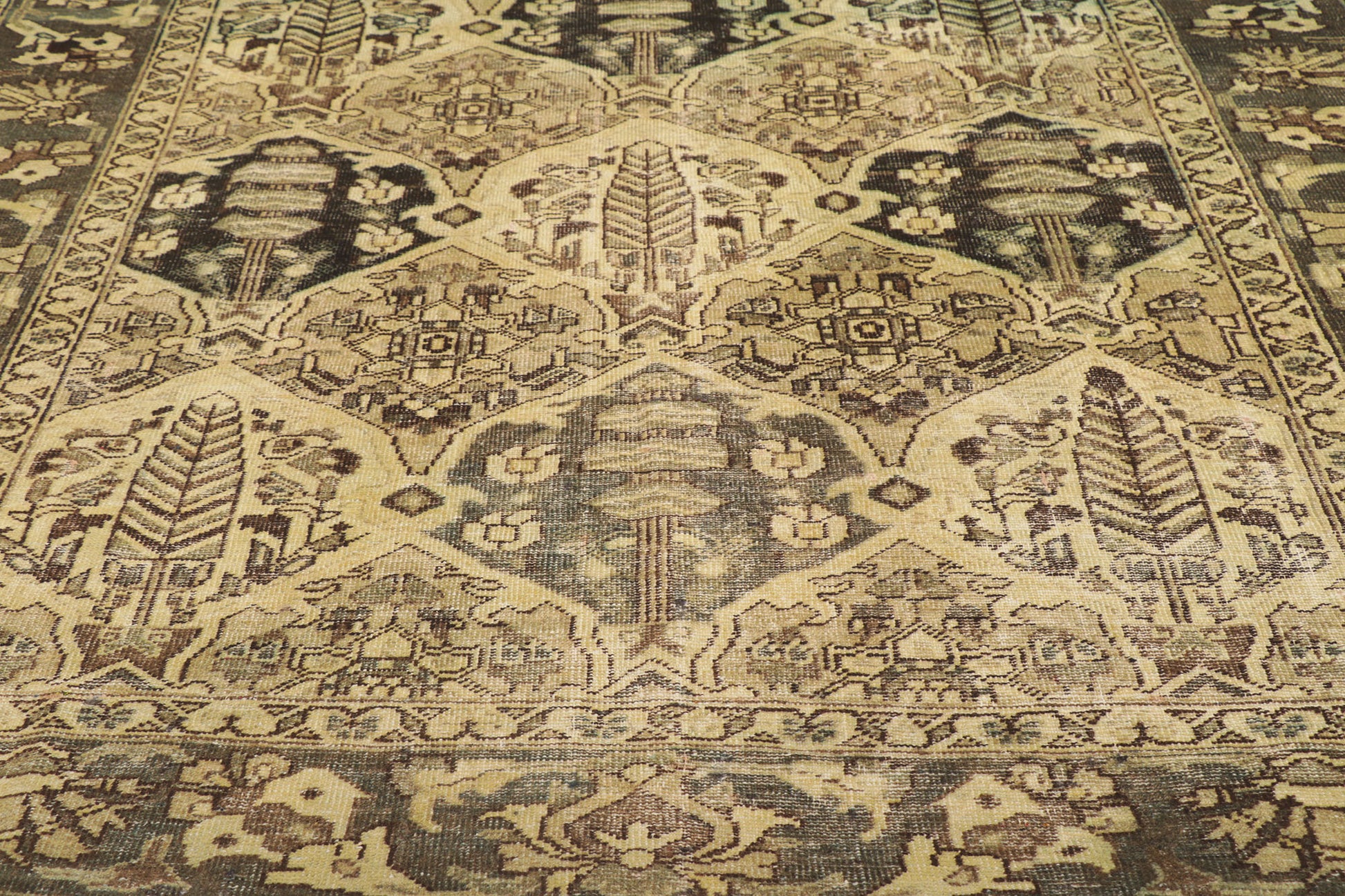 6 x 11 Vintage Persian Bakhtiari Rug 53751