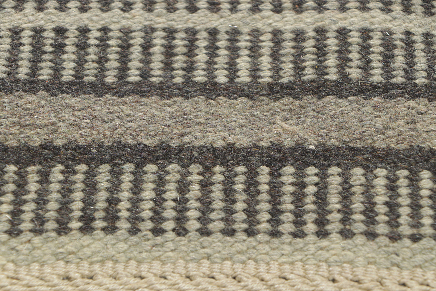 5 x 7 Vintage Swedish Rollakan Rug 78481
