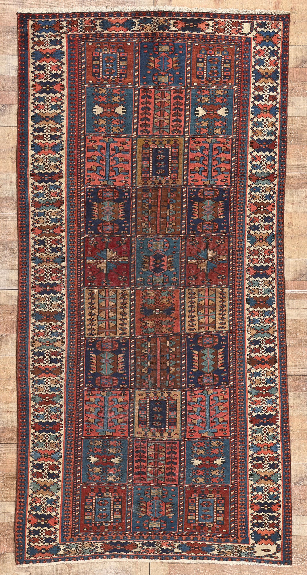 5 x 10 Antique Persian Bakhtiari Rug 75279