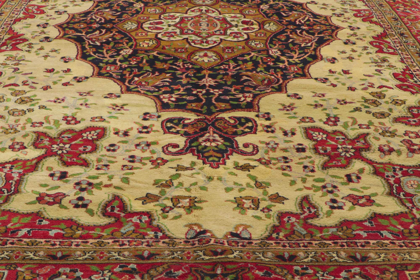 6 x 11 Vintage Indian Isfahan Rug 78304