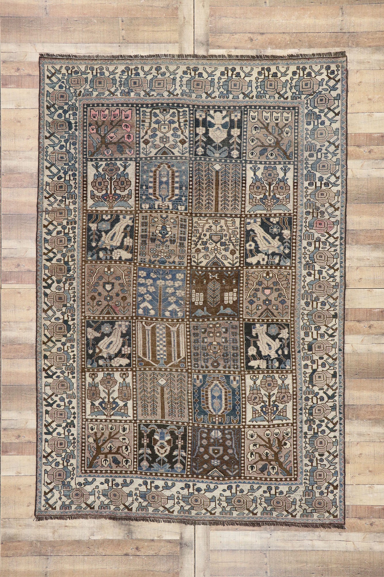 6 x 10 Antique Persian Bakhtiari Rug 60821