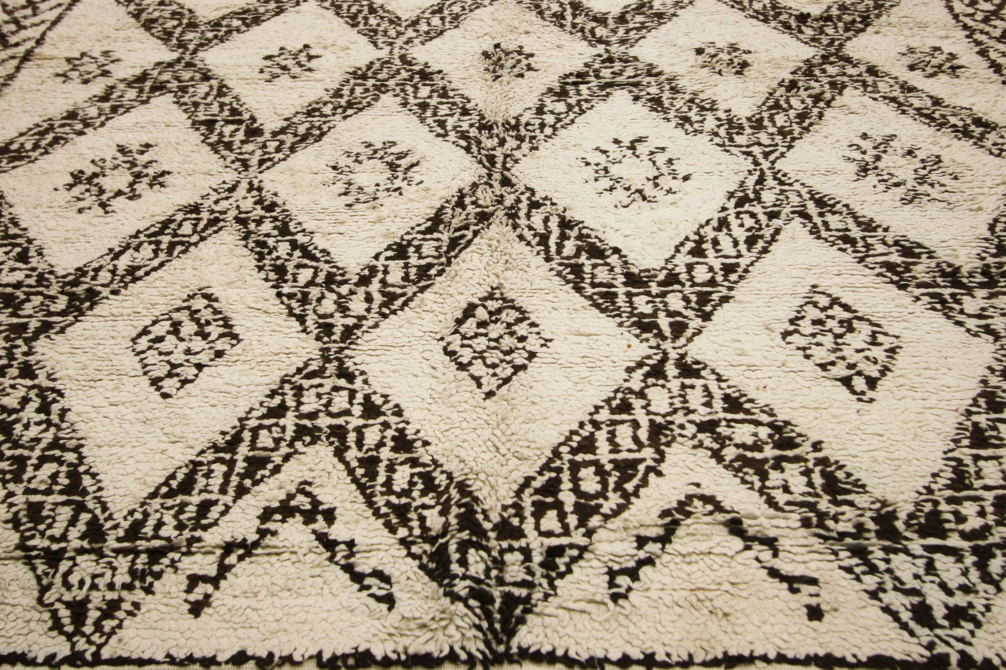 6 x 9 Vintage Moroccan Beni Ourain Rug 20745