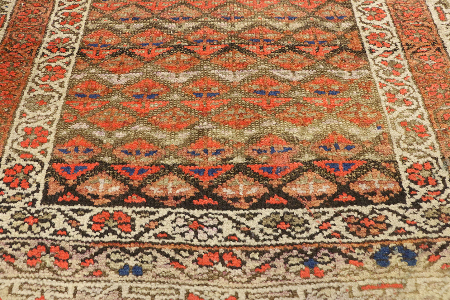4 x 6 Antique Persian Sarab Rug 70981