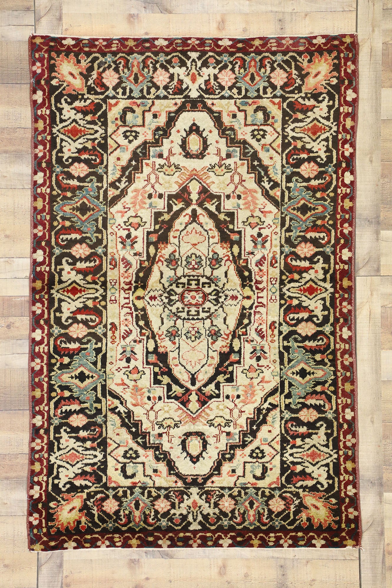 4 x 6 Antique Serapi Rug 71034