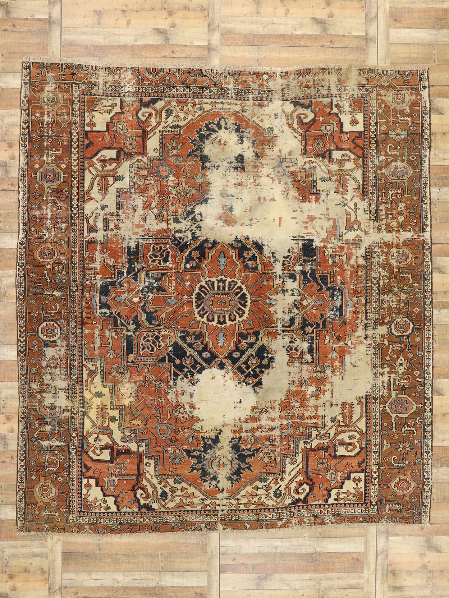 10 x 13 Antique Persian Serapi Rug 74951