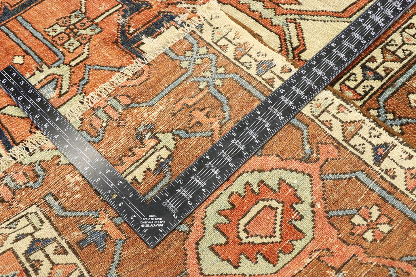 10 x 13 Antique Persian Serapi Rug 74951