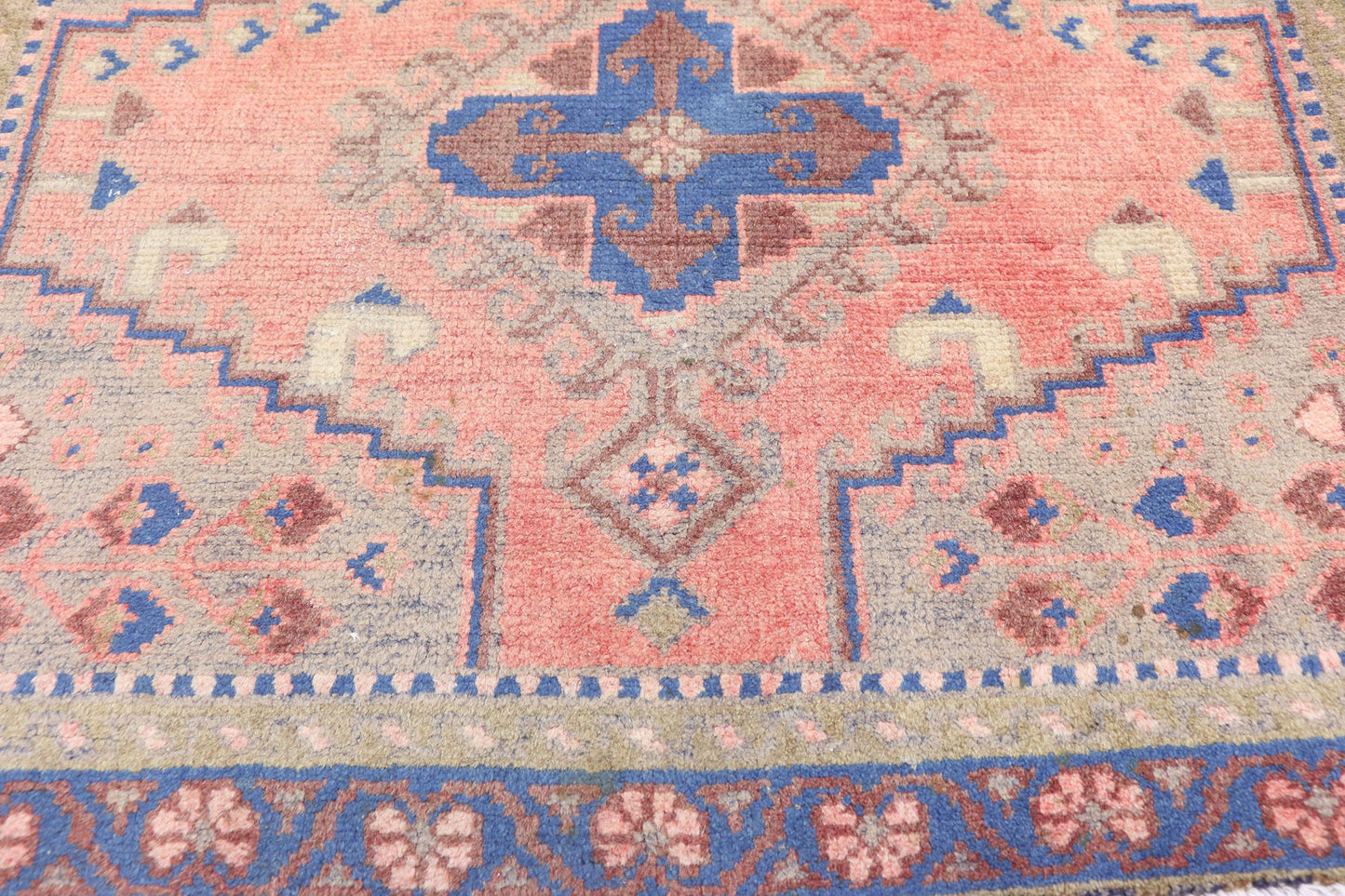 3 x 5 Vintage Pink Persian Viss Rug 75989