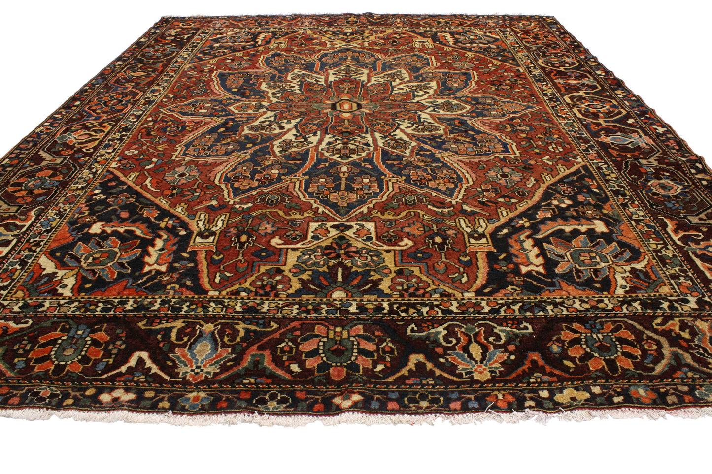 11 x 13 Antique Bakhtiari Rug 76562
