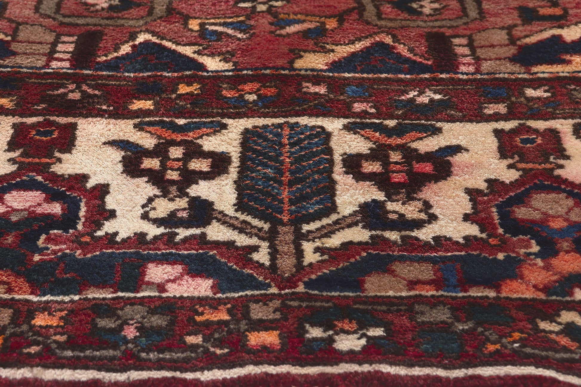 10 x 13 Antique Persian Bakhtiari Rug 78570