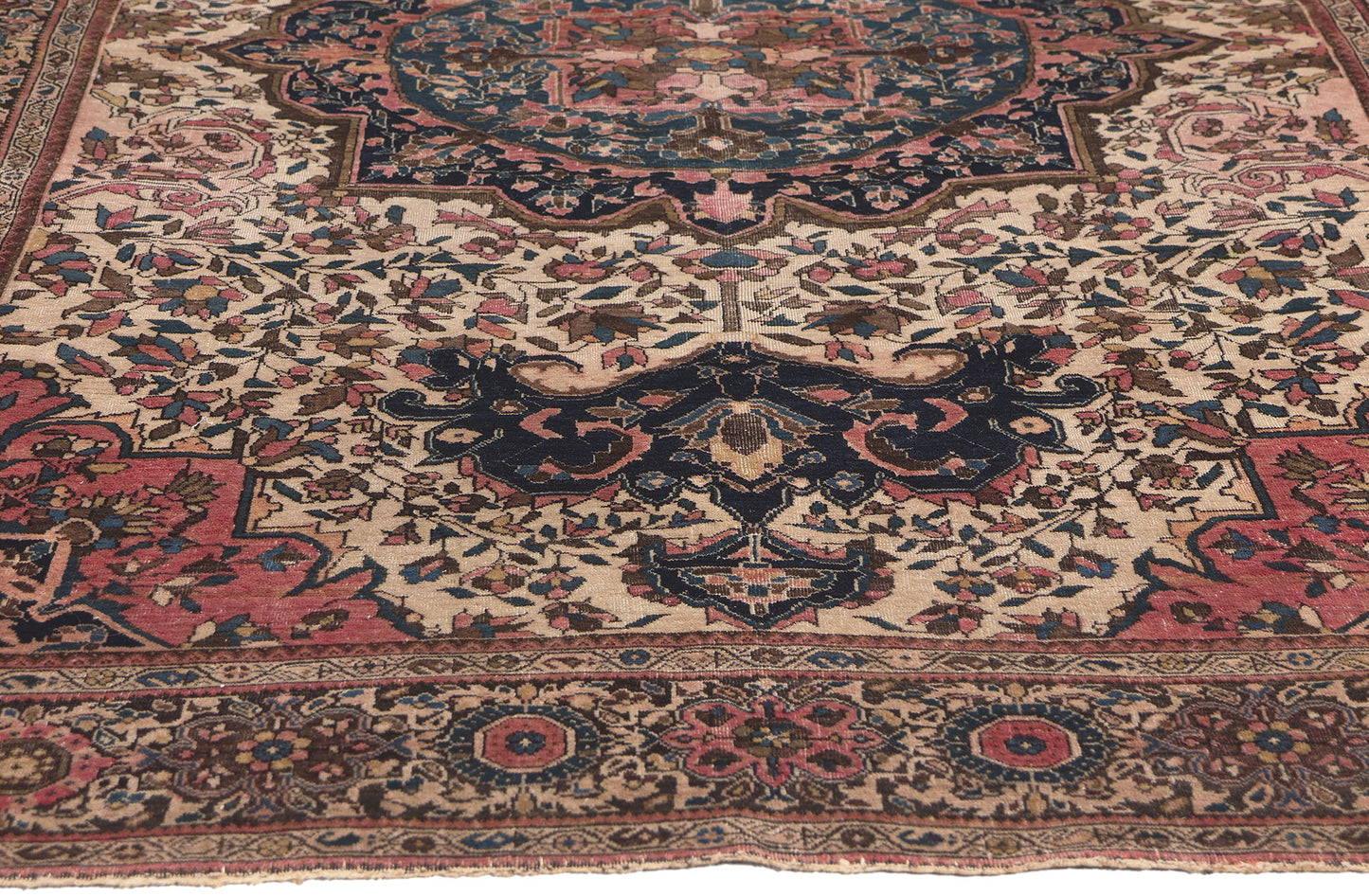 4 x 6 Antique Persian Sarouk Farahan Rug 78683
