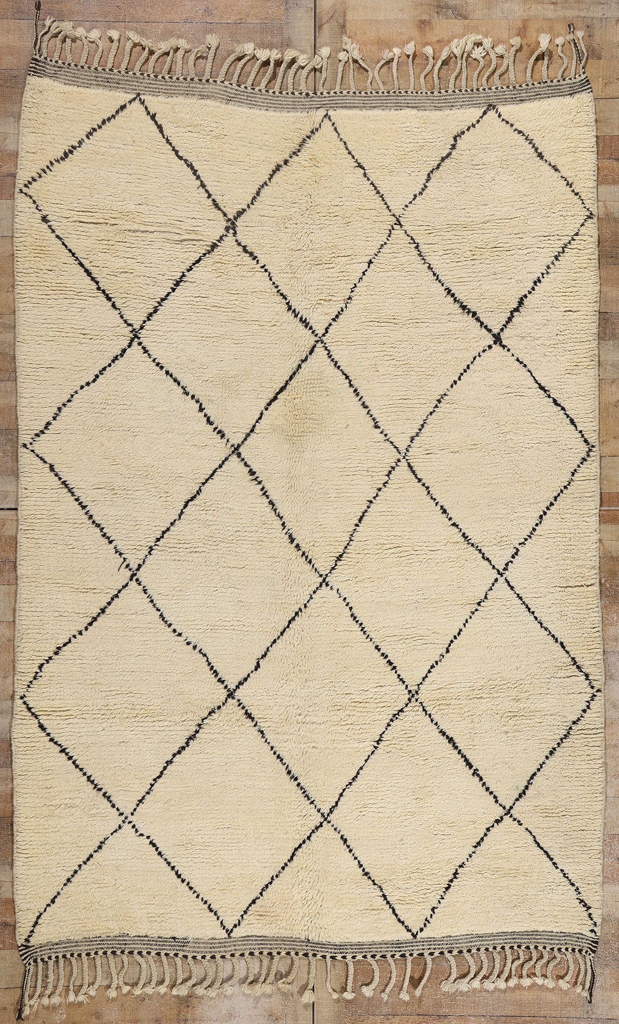 7 x 10 Vintage Moroccan Beni Ourain Rug 21828
