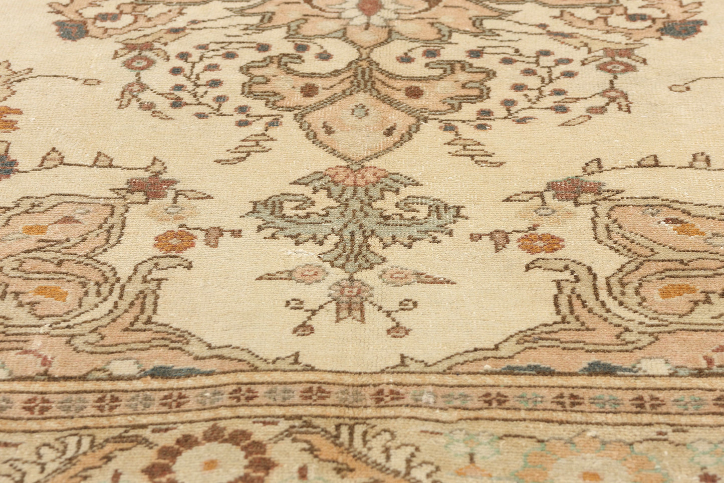 5 x 7 Vintage Neutral Turkish Sivas Rug 52133