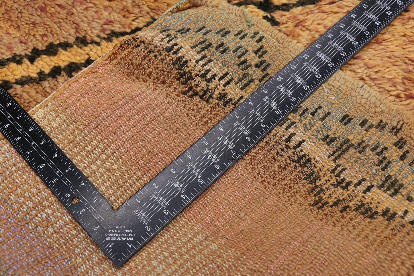 4 x 6 Vintage Moroccan Rug 21600