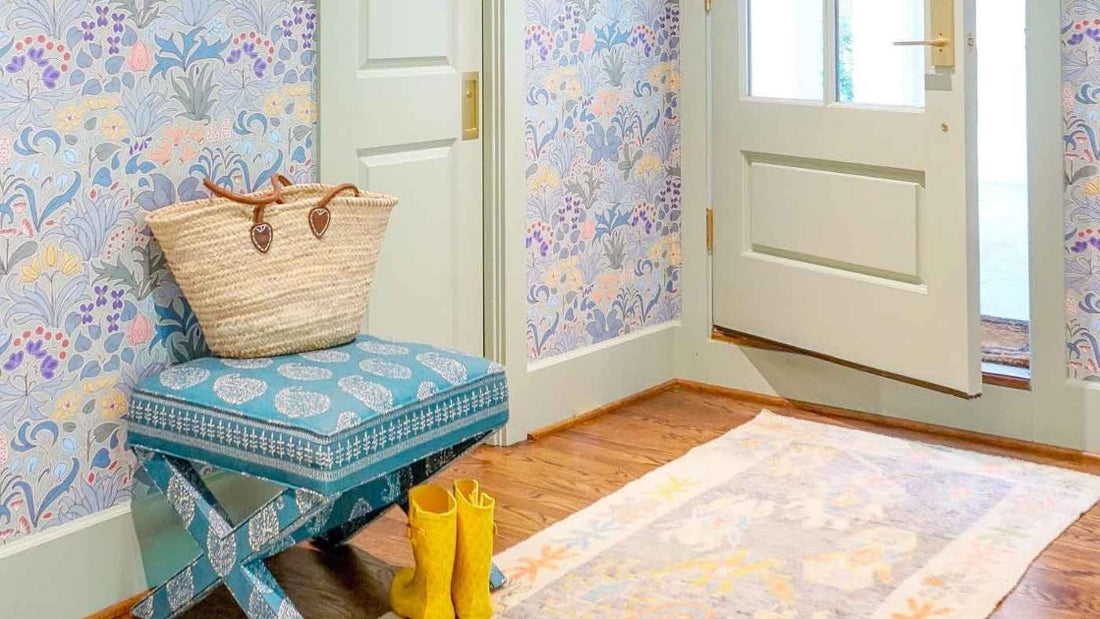 Small hallway runner placed in the foyer