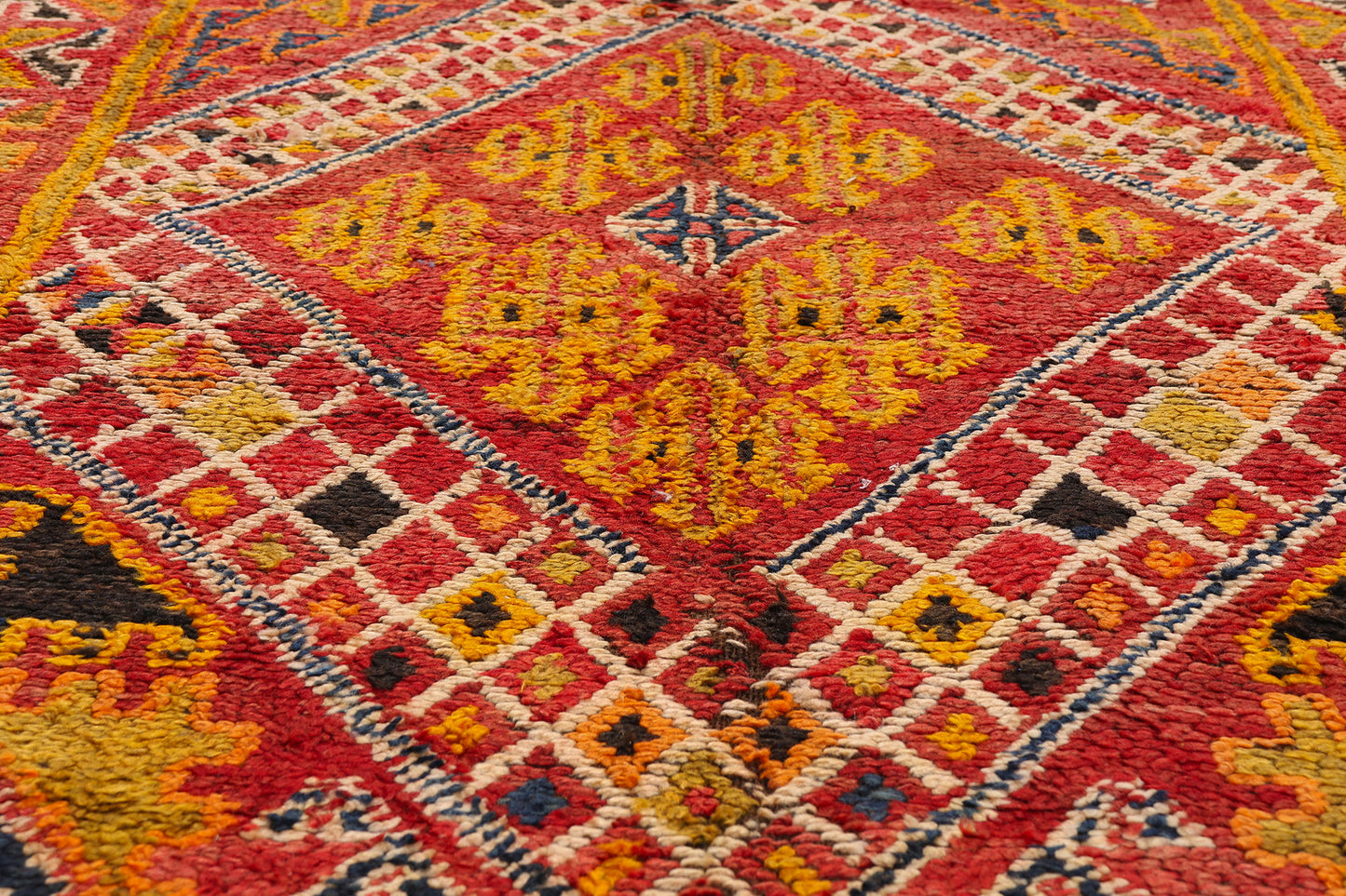 6 x 10 - Red Vintage Beni MGuild Moroccan Rug - 21874