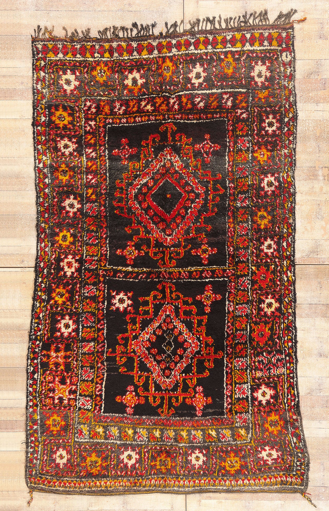 6 x 10 - Black Vintage Beni MGuild Moroccan Rug - 21888