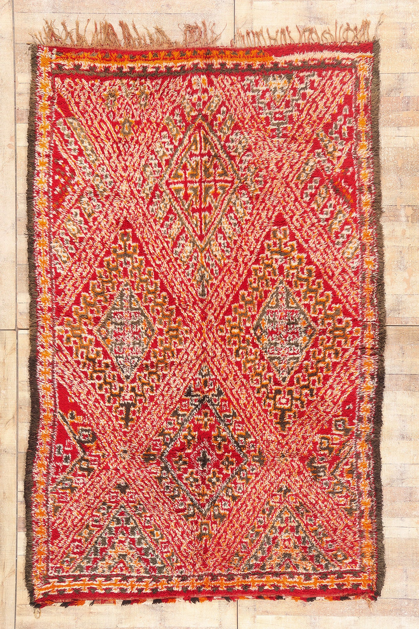 6 x 10 - Red Vintage Beni MGuild Moroccan Rug - 21891