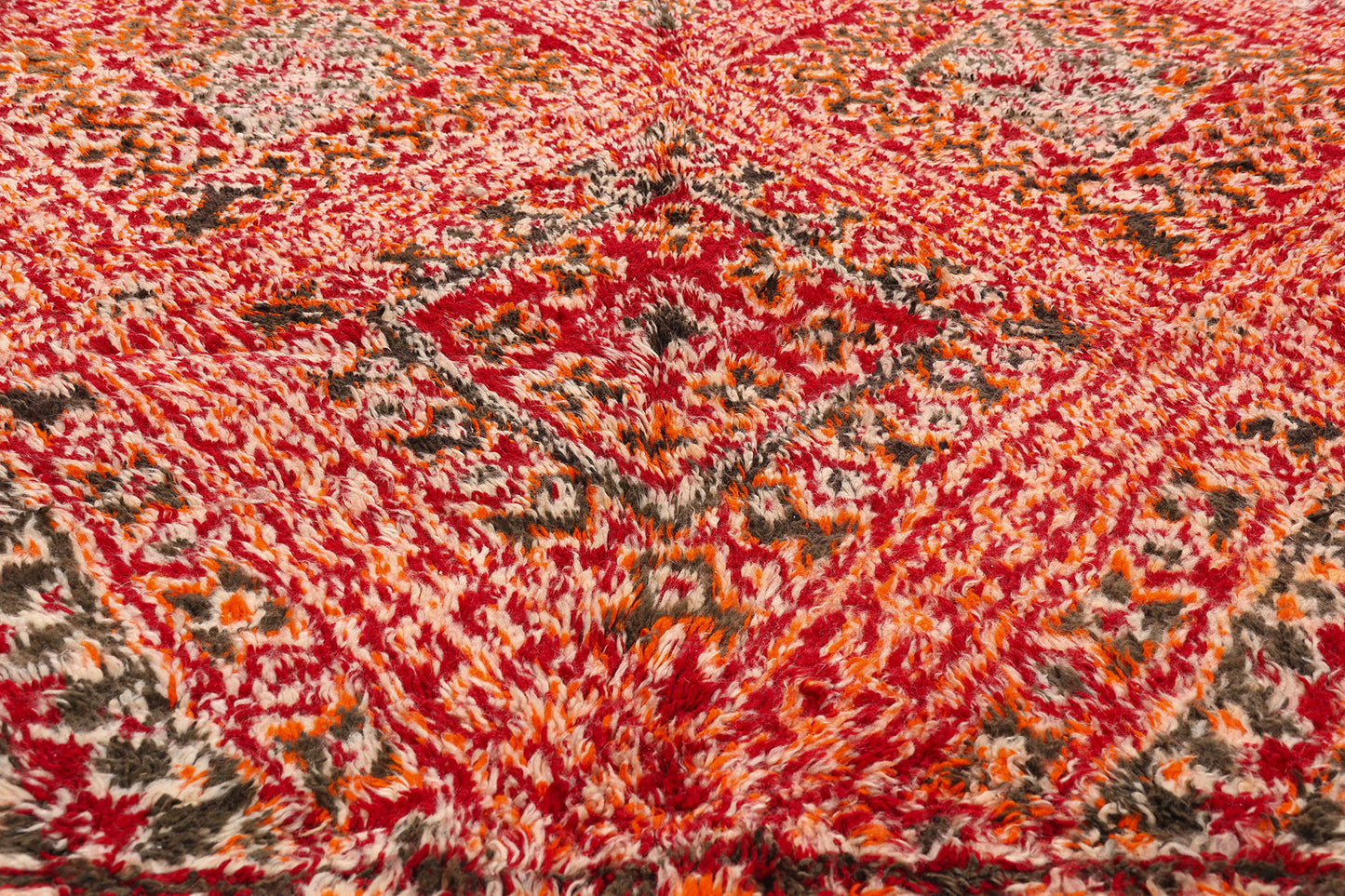 6 x 10 - Red Vintage Beni MGuild Moroccan Rug - 21891