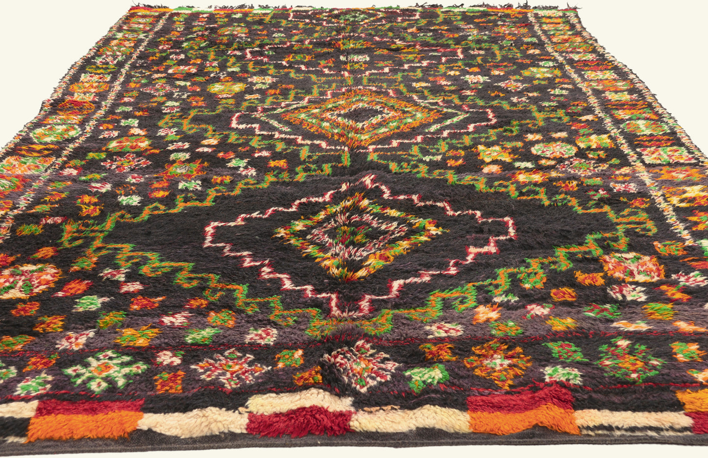 6 x 10 - Black Vintage Beni MGuild Moroccan Rug - 21928