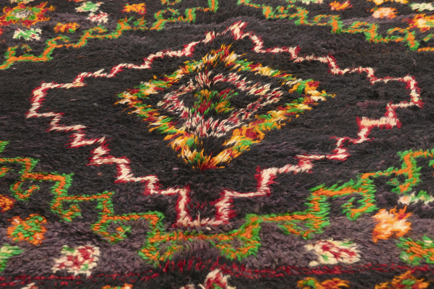 6 x 10 - Black Vintage Beni MGuild Moroccan Rug - 21928