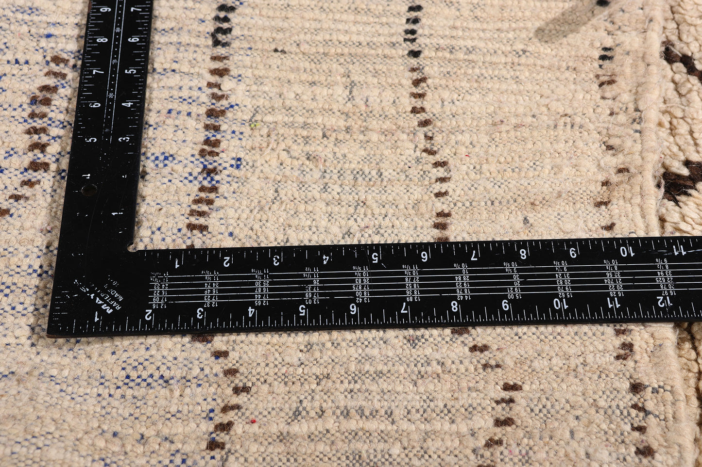 4 x 9 - Ivory Vintage Azilal Moroccan Rug - 21983