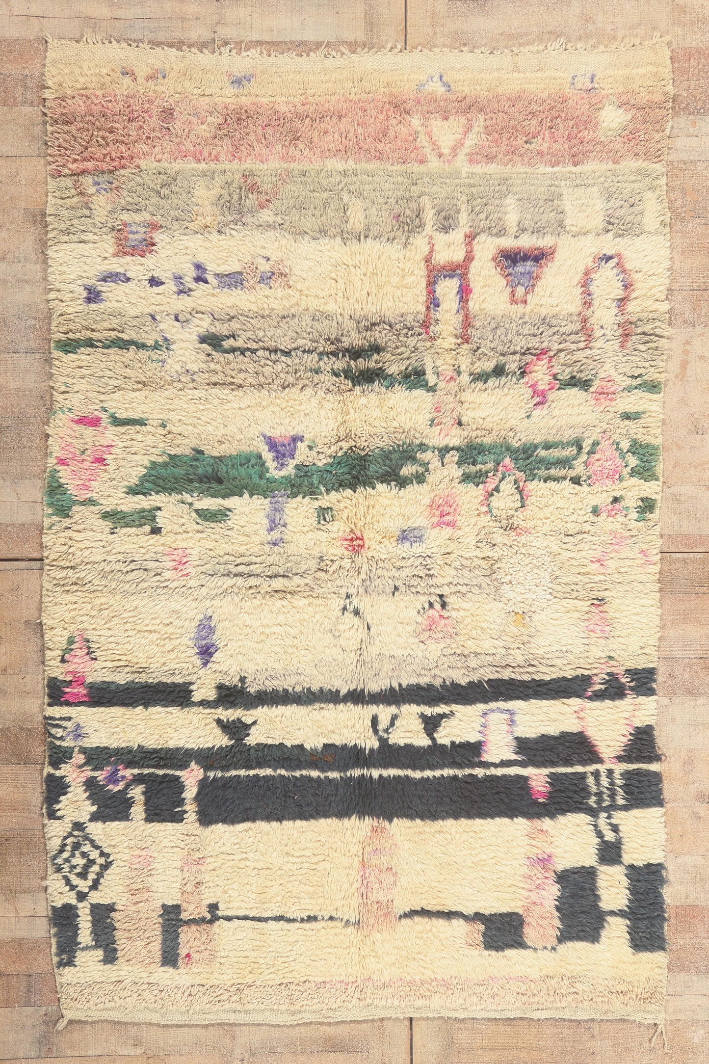 5 x 8 - Ivory Vintage Azilal Moroccan Rug - 22029