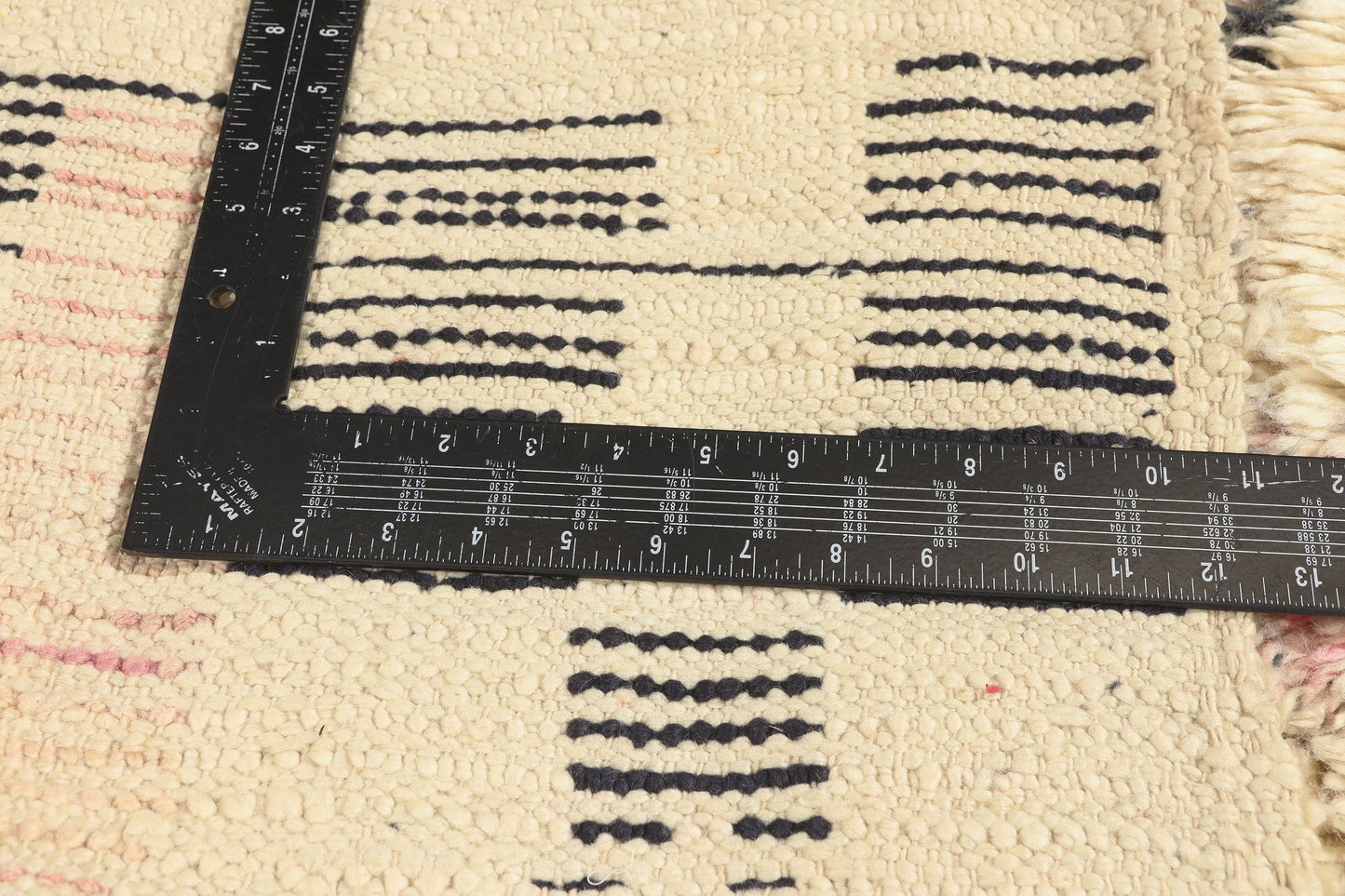 5 x 8 - Ivory Vintage Azilal Moroccan Rug - 22029