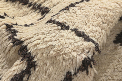4 x 6 - Ivory Vintage Azilal Moroccan Rug - 22045