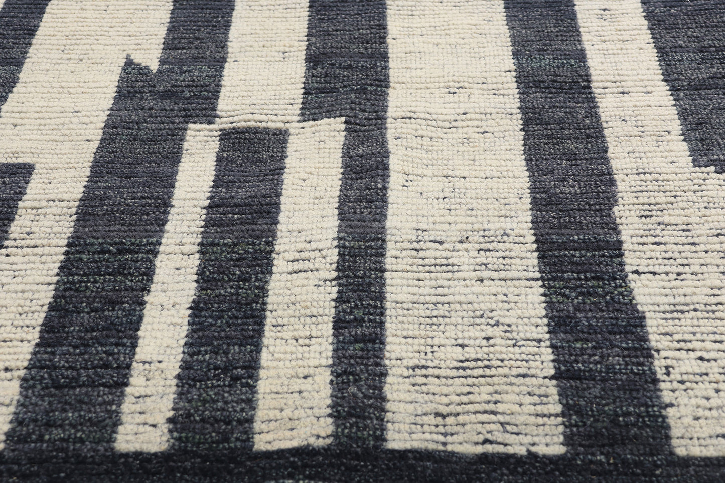 8 x 10 Abstract Noir Echoes Modern Moroccan Rug 31224
