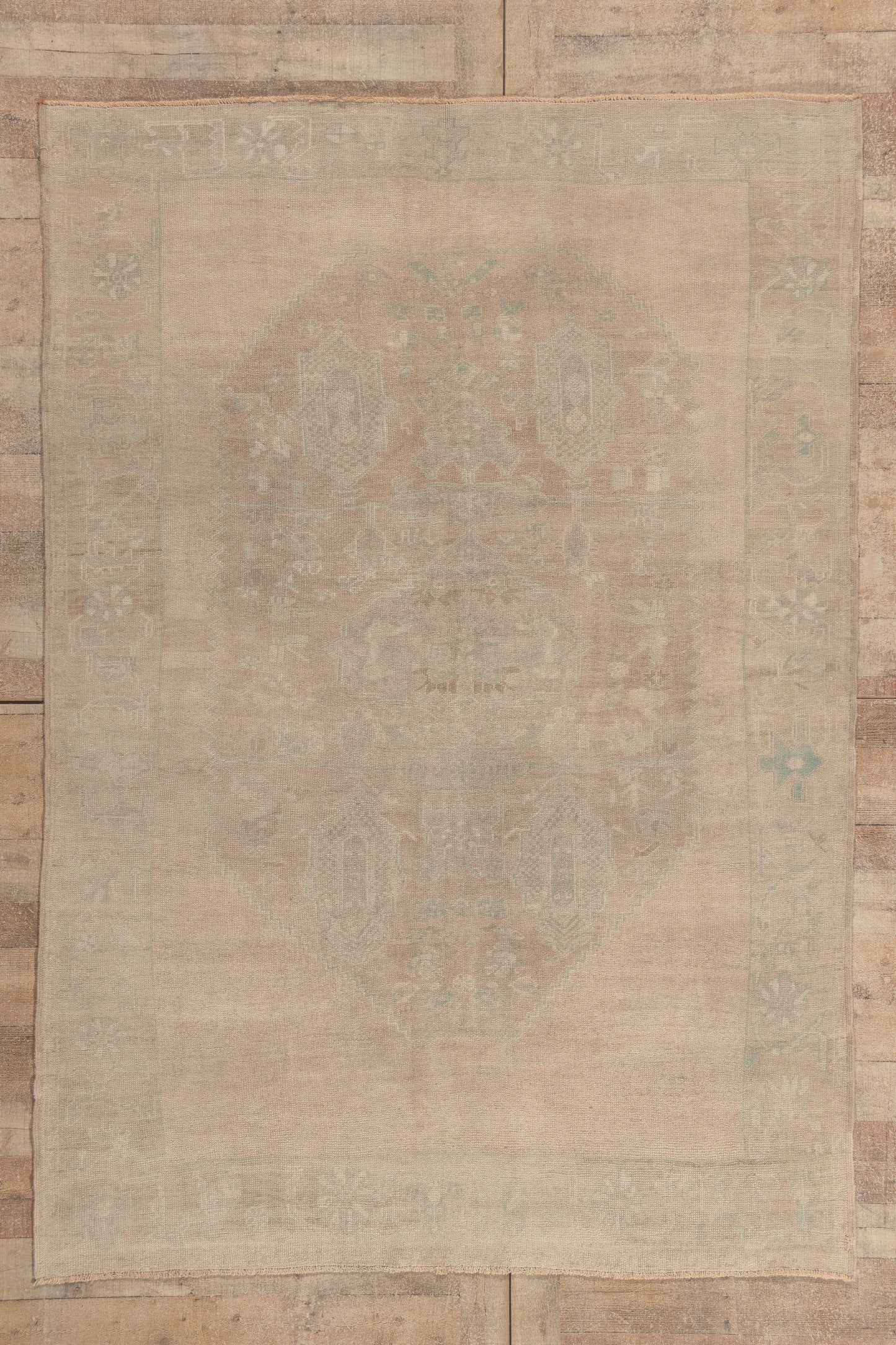 6 x 8 - Beige Vintage Turkish Oushak Rug - 52457